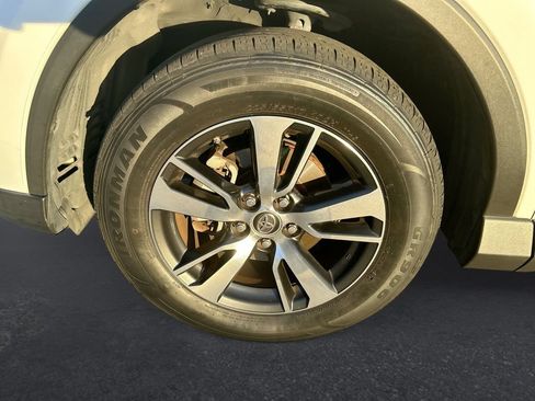 Used 2018 Toyota RAV4 XLE FWD image 10