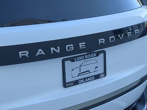 Used 2025 Land Rover Range Rover SE image 13
