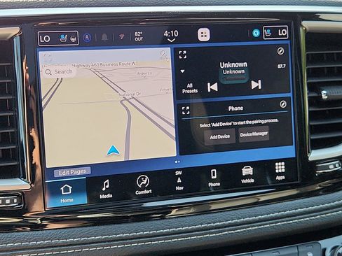 Used 2027 Chrysler Pacifica Limited FWD image 24