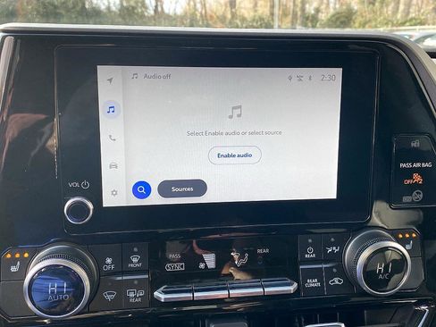 Certified 2025 Toyota Highlander XLE image 17