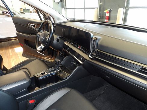 Used 2023 Kia Sportage EX FWD image 13