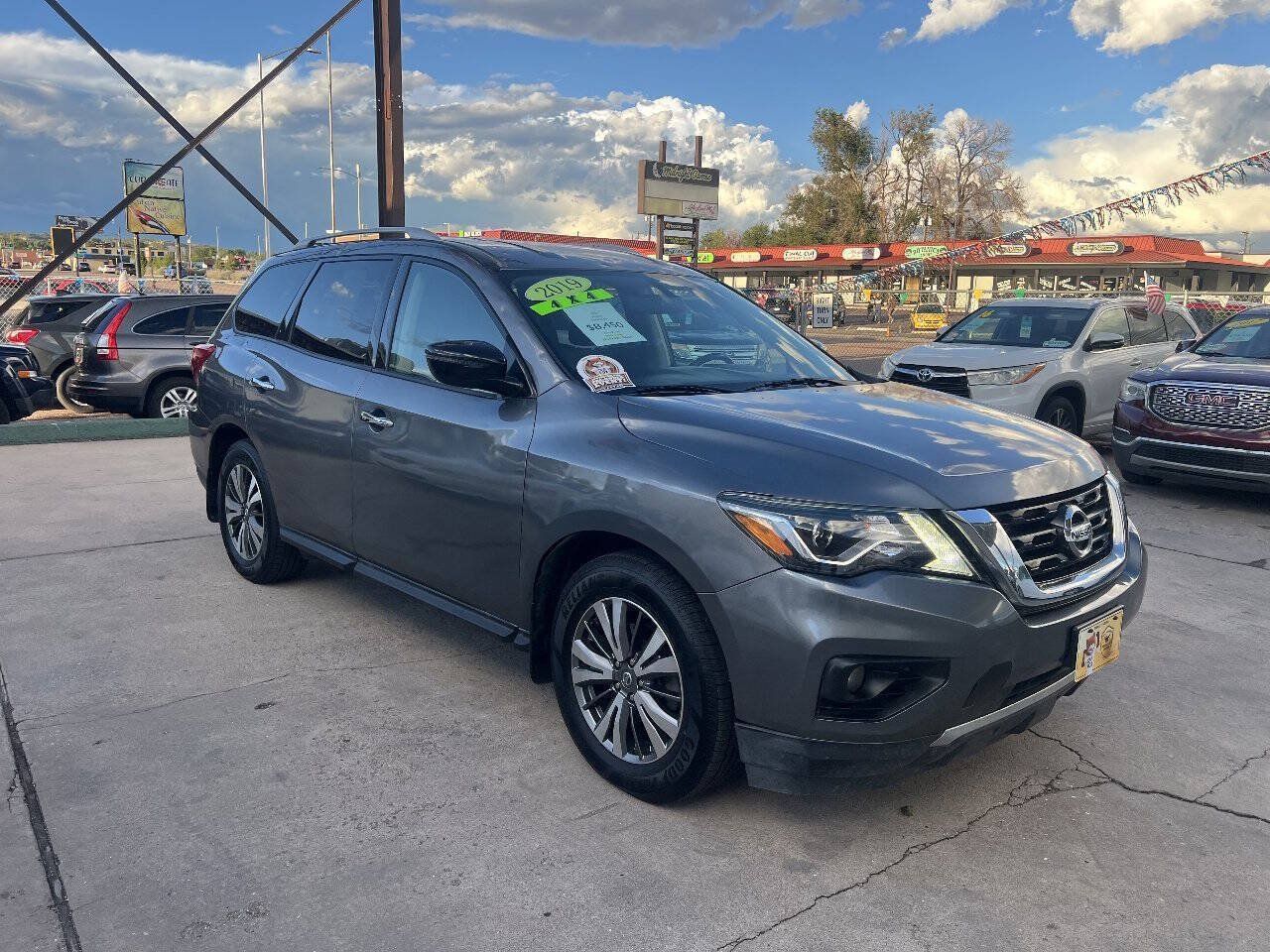 Used 2019 Nissan Pathfinder SV AWD/4WD image 1