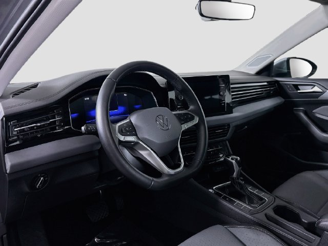 Used 2025 Volkswagen Jetta SE FWD image 9