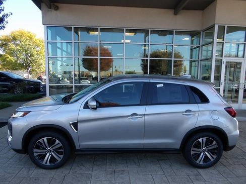 New 2025 Mitsubishi Outlander Sport SE image 4