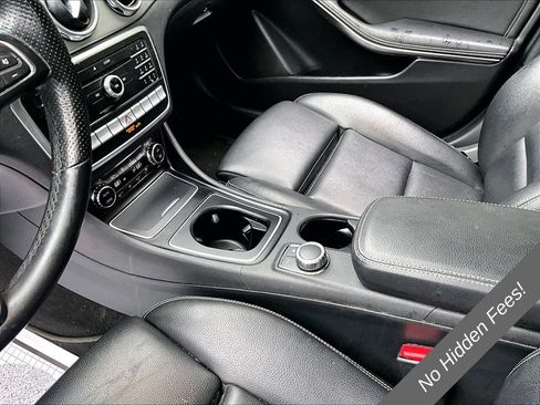 Used 2020 Mercedes-Benz GLA 250 4MATIC w/ Premium Package image 12