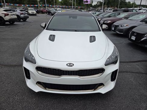 Used 2020 Kia Stinger GT1 RWD image 2