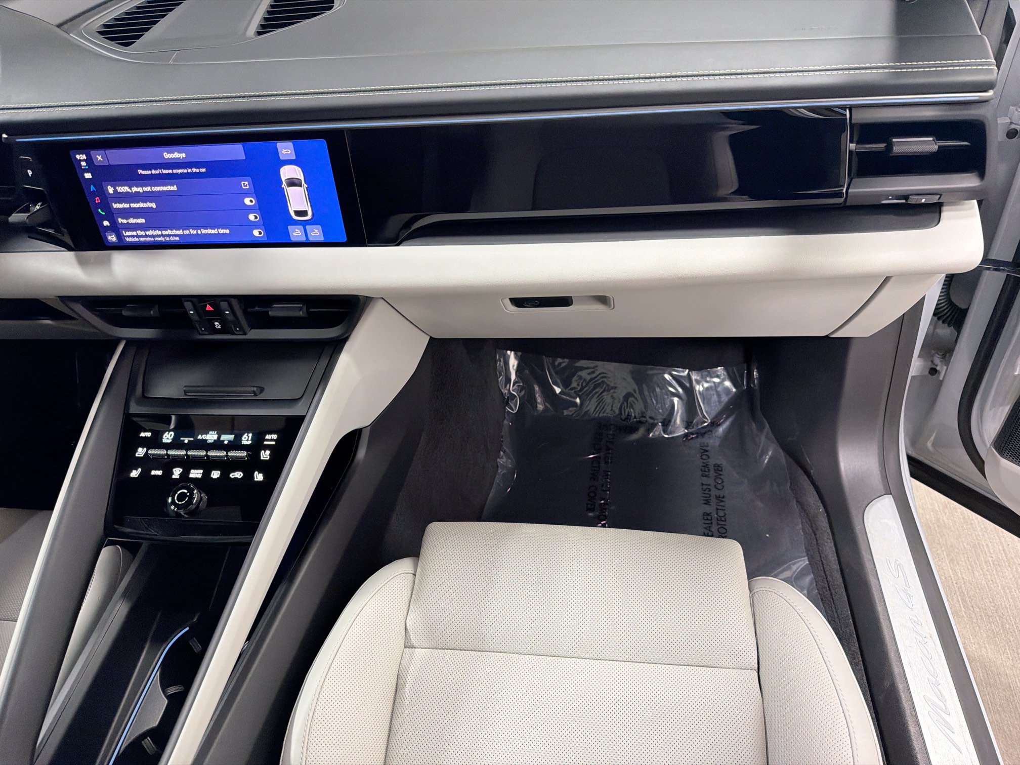 Certified 2026 Porsche Macan 4S Electric AWD/4WD image 18