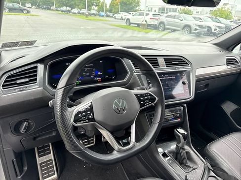 Used 2023 Volkswagen Tiguan SE R-Line AWD/4WD image 18