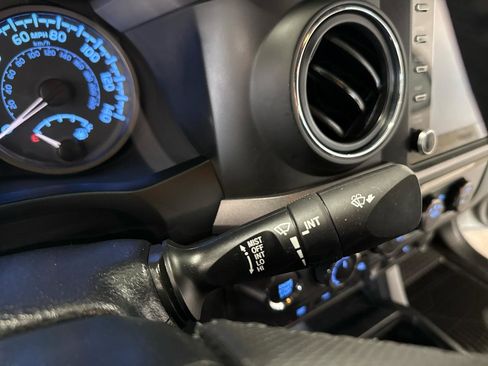 Used 2023 Toyota Tacoma TRD Off-Road w/ Technology Package image 17