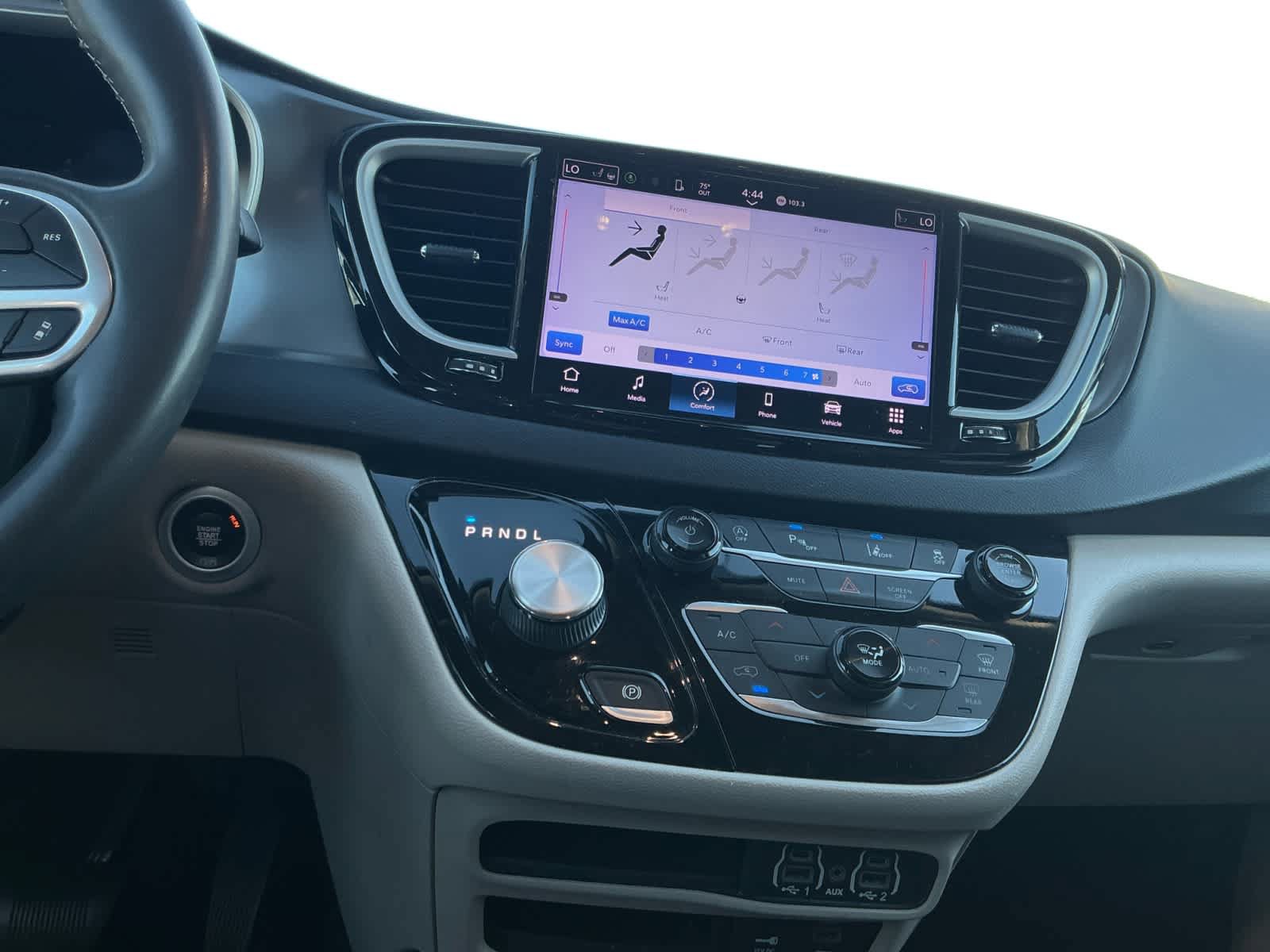 Used 2022 Chrysler Pacifica Touring-L FWD image 11