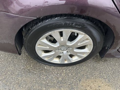 Used 2011 Toyota Avalon Limited image 19