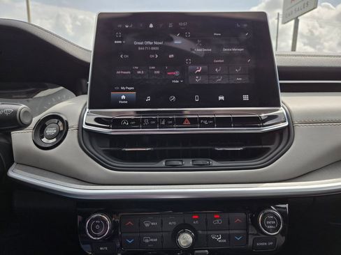 Used 2025 Jeep Compass Limited image 17