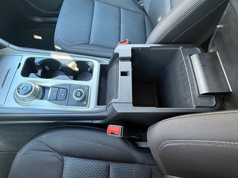 Used 2023 Ford Explorer XLT image 29