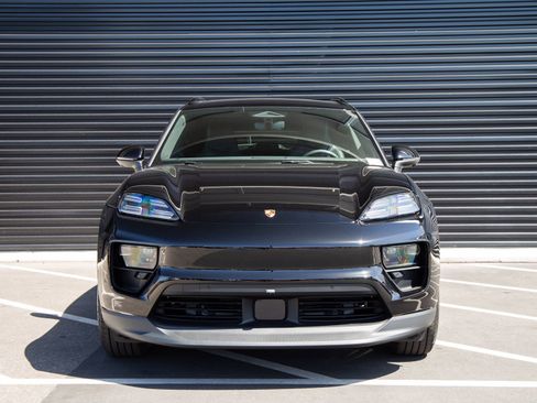 New 2026 Porsche Macan Electric RWD image 6