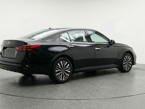Used 2025 Nissan Altima 2.5 SV FWD image 9