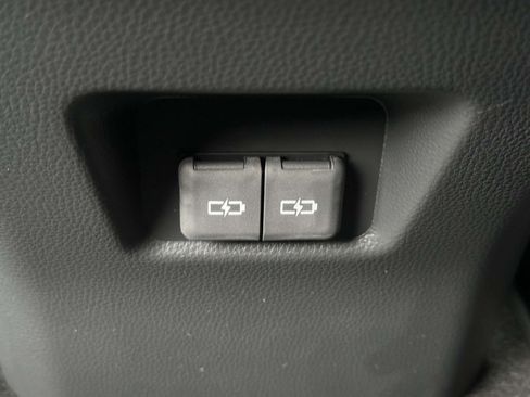 New 2025 Toyota RAV4 SE image 18