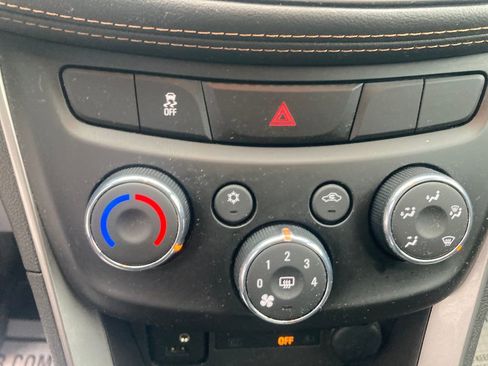 Used 2019 Chevrolet Trax LT w/ LT Convenience Package image 25