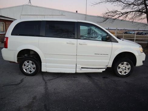 Used 2010 Dodge Grand Caravan SE w/ Climate Group image 14