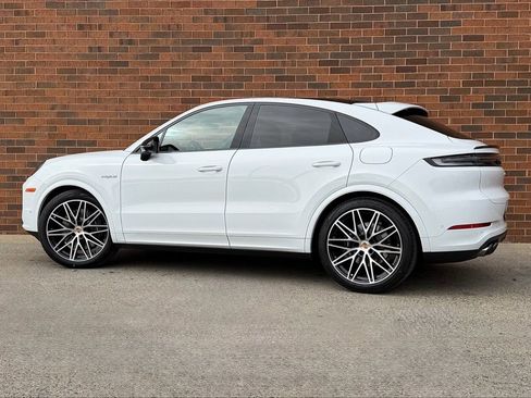 New 2026 Porsche Cayenne E-Hybrid Coupe AWD/4WD image 3