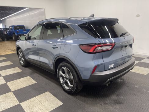 Used 2025 Ford Escape ST-Line image 2