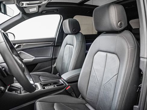 Used 2024 Audi Q3 2.0T Premium image 11