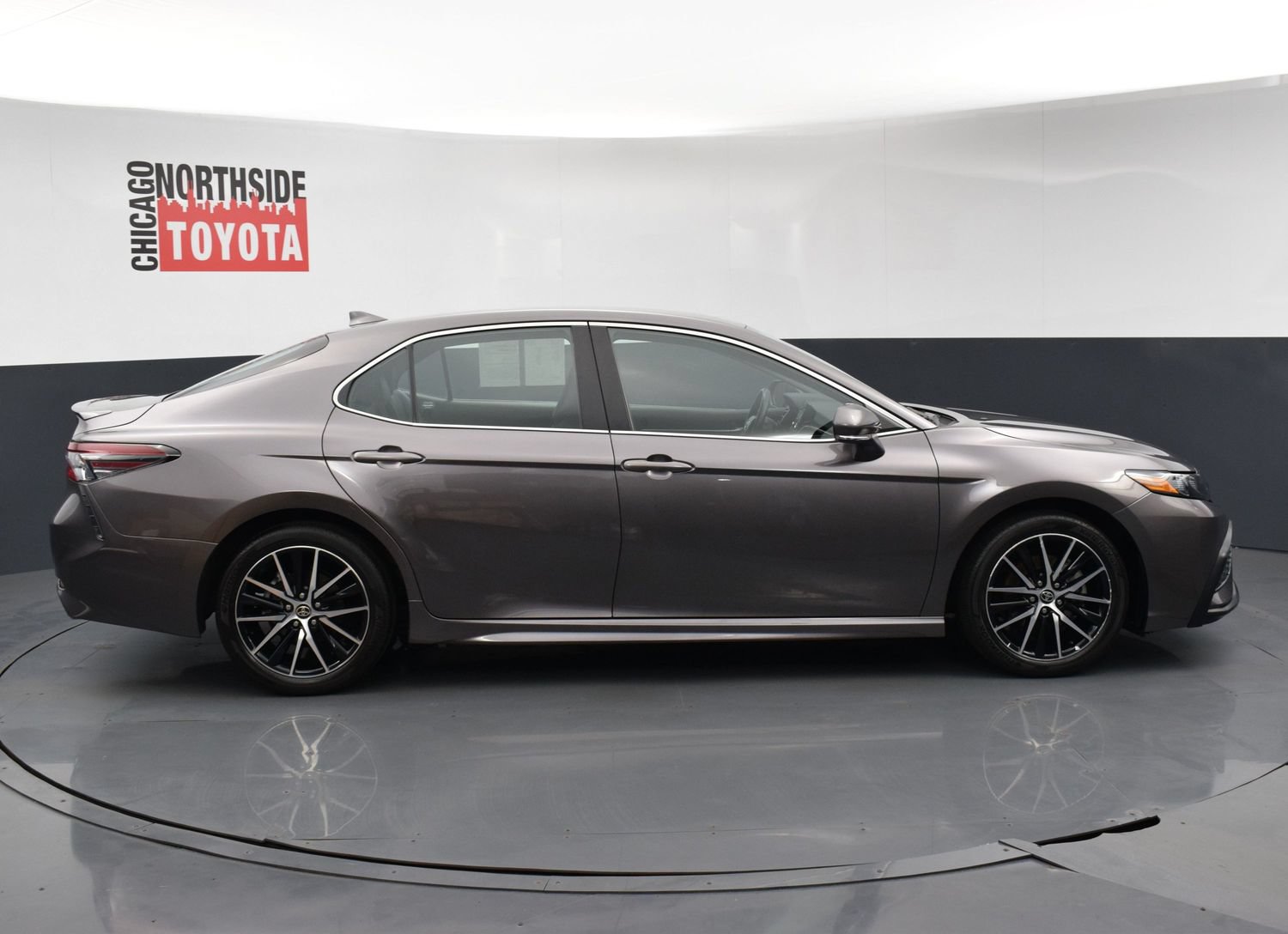 Used 2023 Toyota Camry SE AWD/4WD image 5