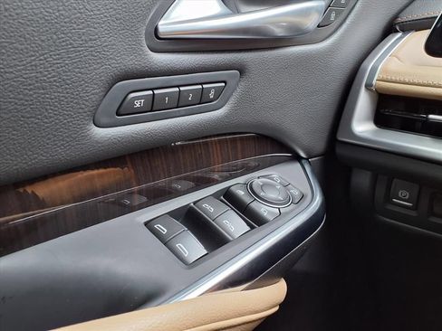 Used 2025 Cadillac XT4 Premium Luxury FWD image 19