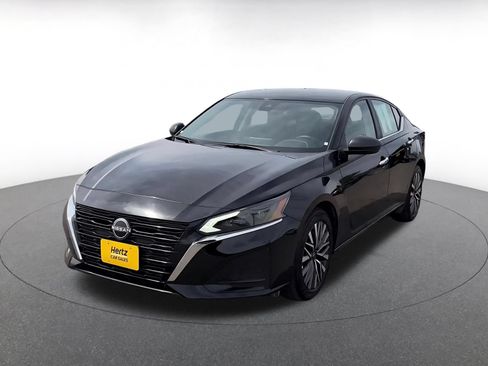 Used 2025 Nissan Altima 2.5 SV FWD image 7