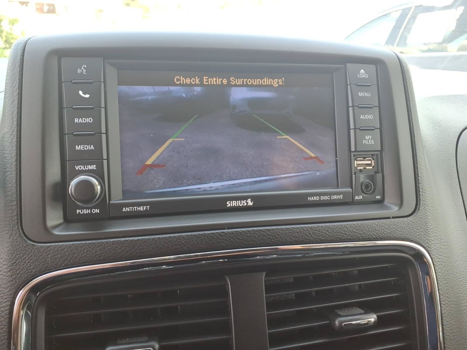 Used 2018 Dodge Grand Caravan SE w/ UConnect Hands-Free Group FWD image 9
