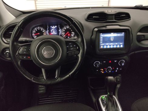 Used 2020 Jeep Renegade Altitude FWD image 22
