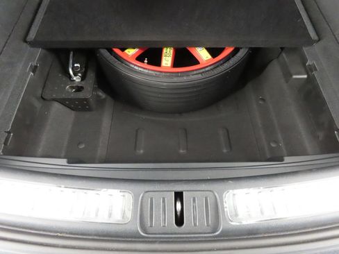 Certified 2024 Porsche Macan AWD/4WD image 46