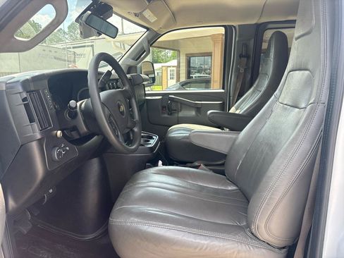 Used 2024 Chevrolet Express 3500 LS RWD image 9