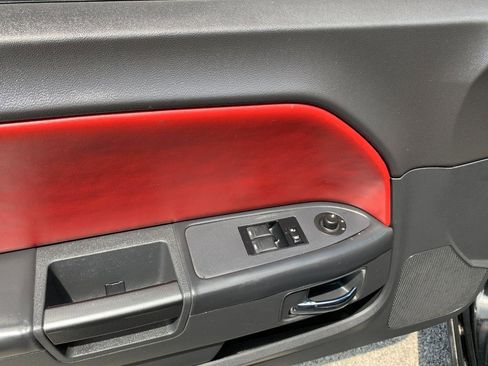 Used 2014 Dodge Challenger SXT RWD image 10