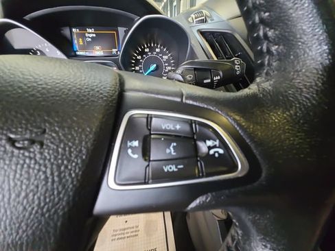 Used 2017 Ford Escape Titanium w/ Equipment Group 301A AWD/4WD image 19
