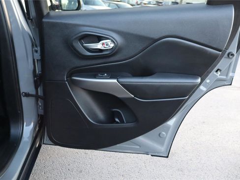 Used 2021 Jeep Cherokee Latitude Lux w/ Sun & Sound Group image 31