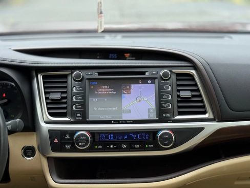 Used 2016 Toyota Highlander Limited AWD/4WD image 19