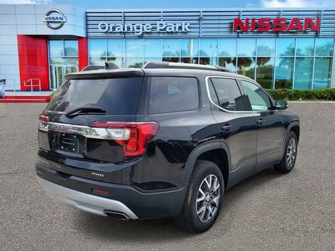 Used 2023 GMC Acadia SLT image 2