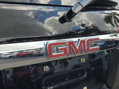 Used 2019 GMC Acadia SLT image 29