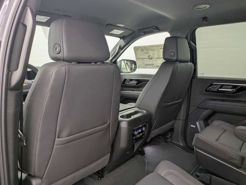 New 2026 Chevrolet Suburban LT image 19