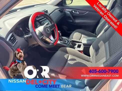 Used 2020 Nissan Rogue SV FWD image 3