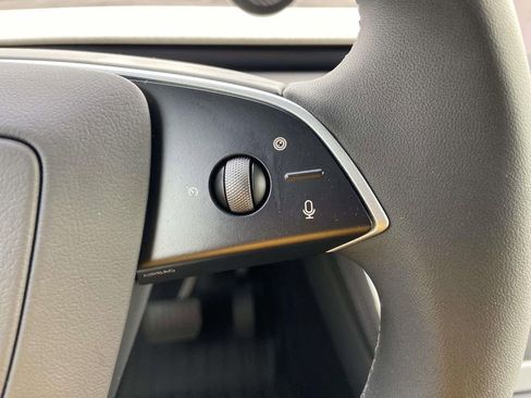 Used 2026 Tesla Model Y 2WD image 32