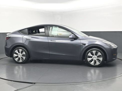 Used 2022 Tesla Model Y Long Range AWD/4WD image 5