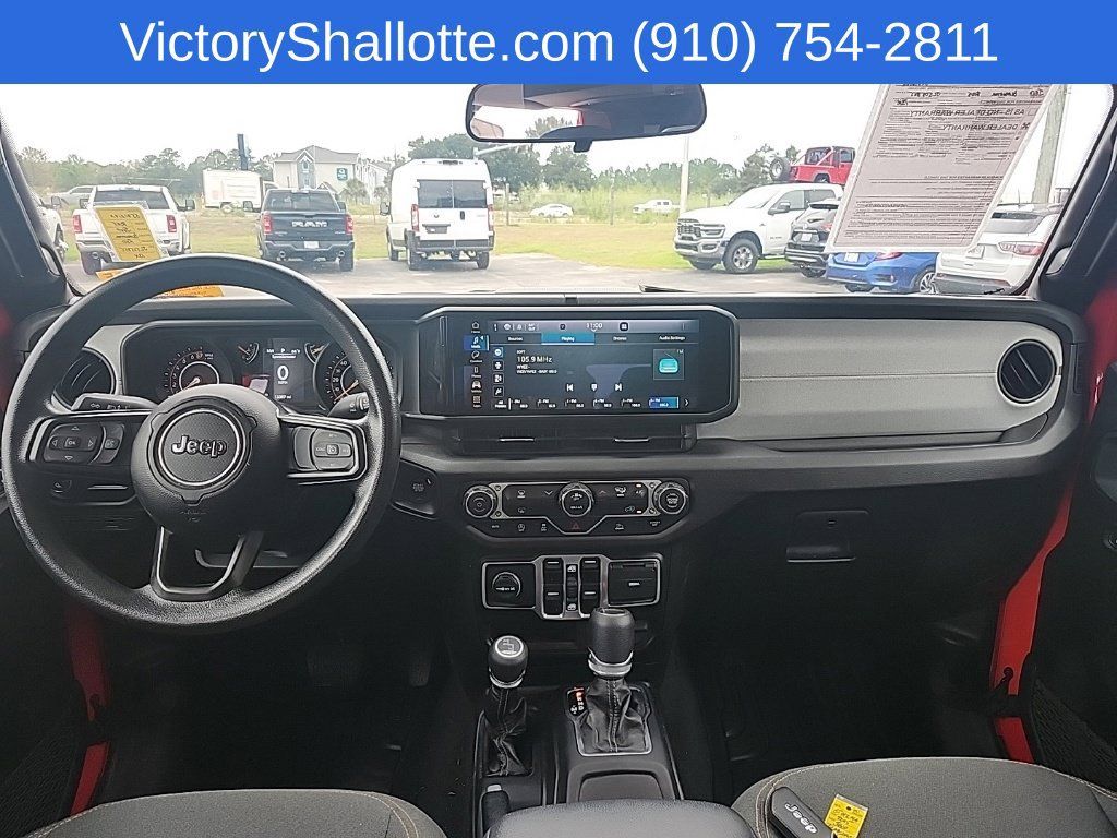 Used 2025 Jeep Gladiator Sport AWD/4WD image 4