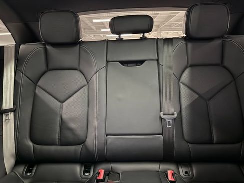 Certified 2024 Porsche Macan S AWD/4WD image 30