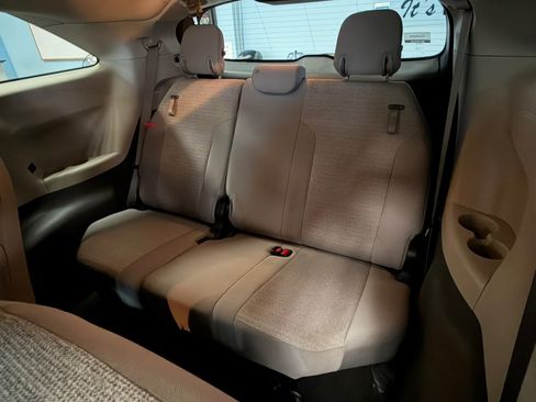 Used 2022 Toyota Sienna LE image 23