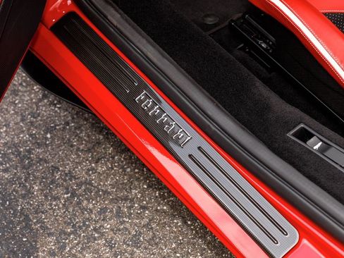 Used 2022 Ferrari F8 Tributo RWD image 28
