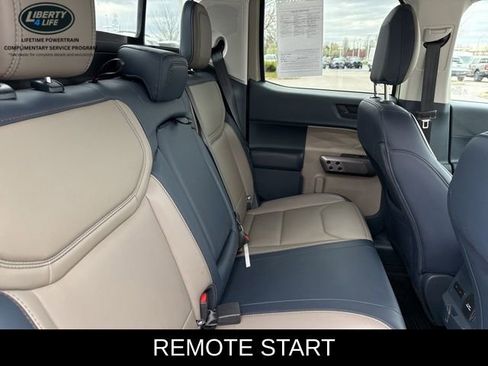 Used 2025 Ford Maverick Lariat image 12