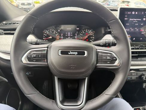 Used 2023 Jeep Compass Latitude AWD/4WD image 28
