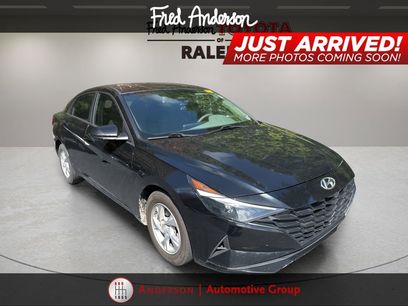 Used 2022 Hyundai Elantra SE w/ Preferred Accessory Package