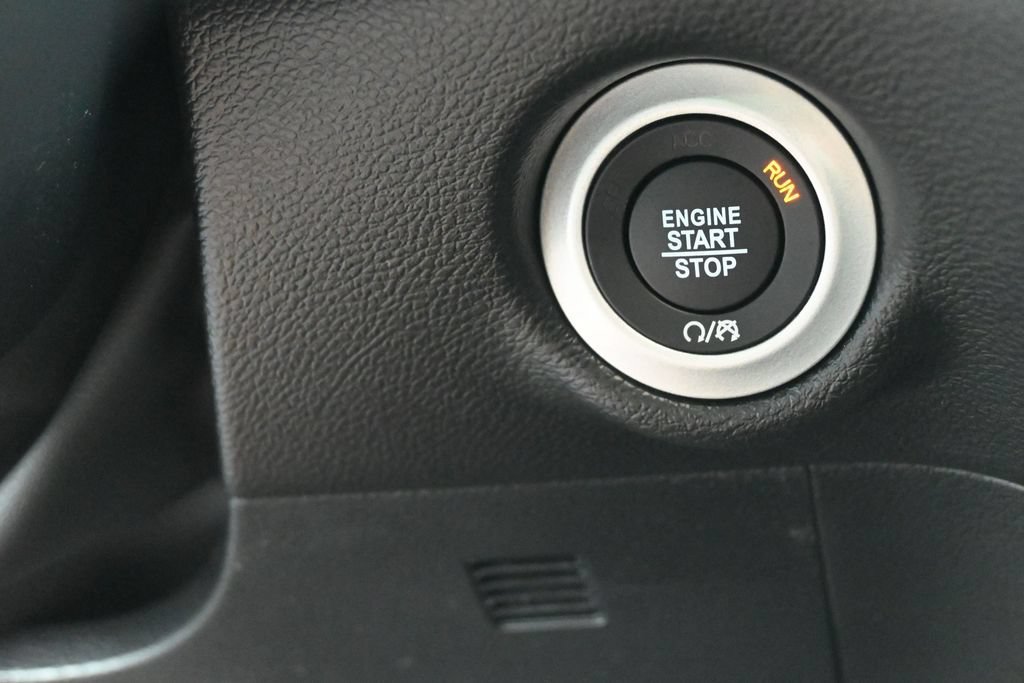 New 2027 Chrysler Pacifica Select w/ Family Tech Group FWD image 19
